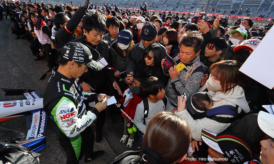 thumbnail for Sato Thanks Honda, Fans with Demonstration Drive at Motegi