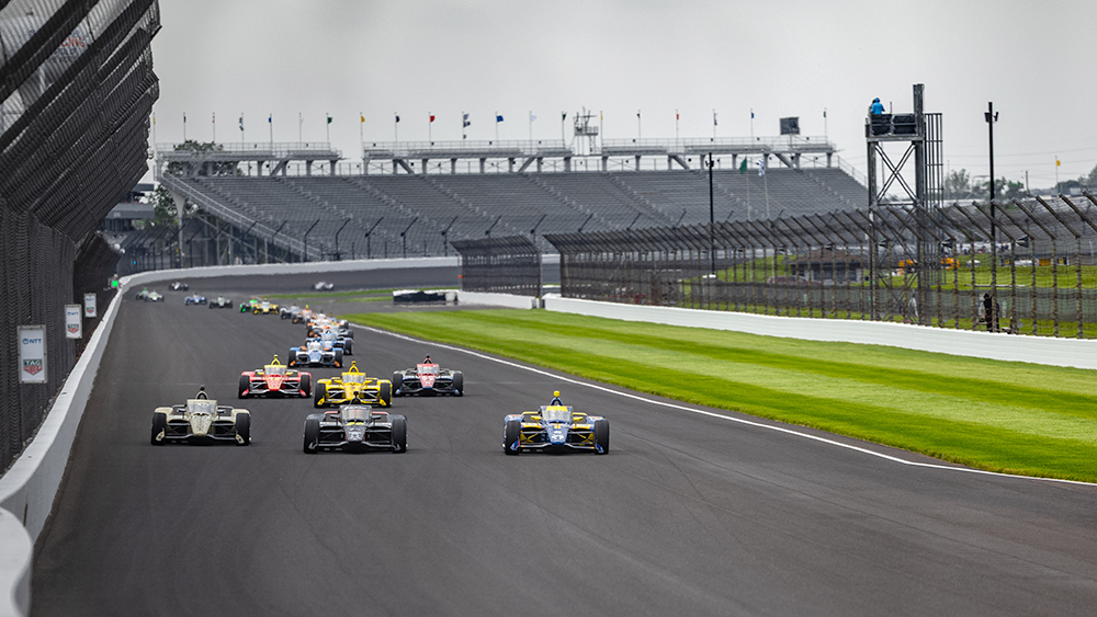 Indianapolis 500 practice traffic